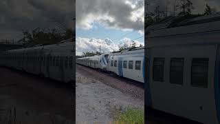 X60 60136007 pendeltåg passerar trångsund på linje 42X [upl. by Arliene139]