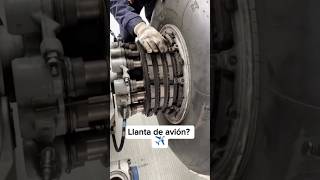 Cambio de neumáticos de un avión ✈️ avion mecanica automotriz tallermecanico reparaciones [upl. by Clari398]