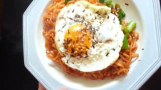 Koreanisch kochen  How to Serve korean spicy Instant Ramen  Korean Instant noodle 불닭 볶음면 [upl. by Sherrill]