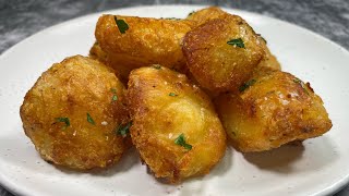 The BEST Crispy Roast Potatoes [upl. by Dazhahs108]