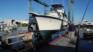 Hatteras 53 Motor Yacht haul out [upl. by Gifford]