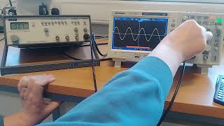 Voltcraft Oscilloscope connection to a signal generator [upl. by Bradan]