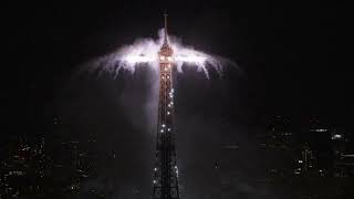 Fuochi dartificio per la Festa della Bastiglia alla Torre Eiffel mentre si avvicinano le Olimpiadi [upl. by Norra628]