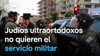 Hombres judíos ultraortodoxos se enfrentan a la policía israelí [upl. by Pylle387]