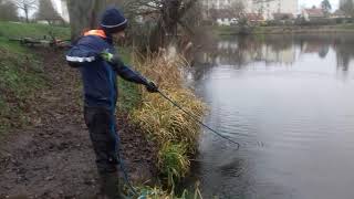 Pêche à laimant en étang [upl. by Mastrianni]