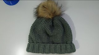 Bonnet homme au point de riz au tricot [upl. by Ykcor]