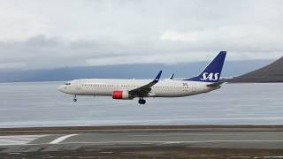 SK4414 landing at runway 28 Svalbard airport Longyear [upl. by Aneehs]