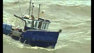 Fishing boats nearly capsize entering the Greymouth River aka Guy brings in boat like a rock star [upl. by Micheline2]