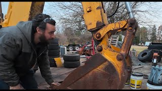 This extendahoe is a sloppy mess Fixing a worn out JD 410 Backhoe part 1 [upl. by Adnuahs106]