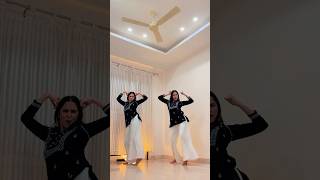 Sasural genda fool 😍 dance dancingtwins bollywood twindancer dancecover thetwirlingtwins [upl. by Cleodel]