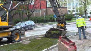 Digging up a burst hot water pipe in Linköping Sweden [upl. by Diogenes312]