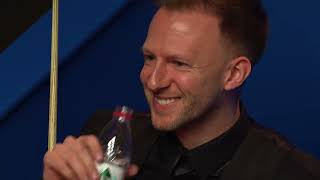 Judd Trump Pulls Hilarious Trick On Referee Ben Williams  2022 Betfred World Championship [upl. by Eilla]