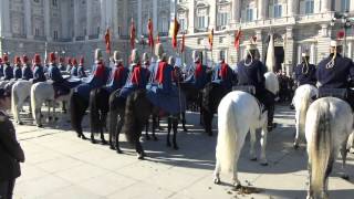 HIMNO DE ESPAÑA interpretado por la Guardia Real [upl. by Danita538]