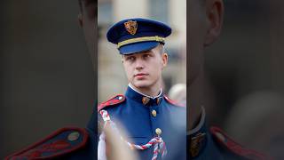 🫡 Hradní stráž  member of castle guard in Prague ⚔️💚 streetphotography [upl. by Garibald]