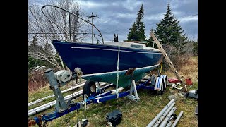 Initial Walkthrough And Assessment Of An Old Sailmaster 22 Sailboat That I Purchased To Refurbish [upl. by Oicram]