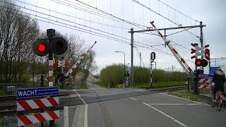 Spoorwegovergang Woerden  Dutch railroad crossing [upl. by Amsirahc]