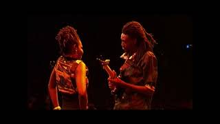 Tendai Manatsa ft Selmor Mtukudzi  Hakuna Mumwe Live at 7 Arts 2011 [upl. by Cirtemed]