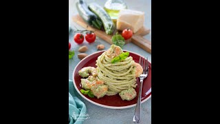 SPAGHETTI con GAMBERI e PESTO di ZUCCHINEla coppia che non stancherà mai 😋🌞🍤🥒 Shorts [upl. by Eirrab]