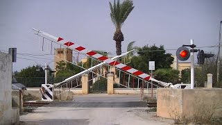 Spoorwegovergang Marsala I  Railroad crossing  Passaggio a livello [upl. by Crandale]