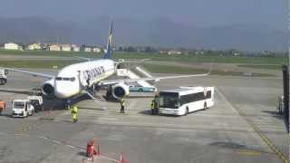 RYANAIR BOEING 737800 Aeroporto Orio al Serio Bergamo [upl. by Zurc]