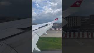 Swiss A220100  ENGINE HOWL  STEEP APPROACH  Landing into London City LCY shorts swiss a220 [upl. by Kylah160]