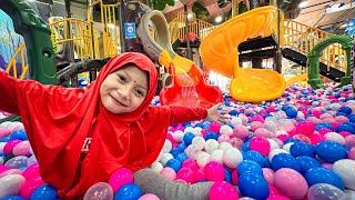 AQILA DAN PAPA BERMAIN SEPUASNYA DITAMAN BERMAIN PLAYGROUND INDOOR PLAYTOPIA [upl. by Trygve734]