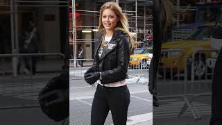 Doutzen Kroes Street Style streetstyle doutzenkroes model fashion streetstyle [upl. by Hogen650]