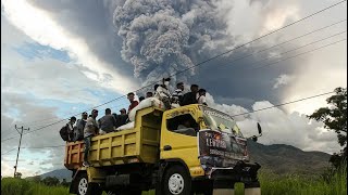 UPDATE TERBARU GUNUNG LEWOTOBI NTTSEMBURAN AWAN PANAS BIKIN WARGA HISTERISSEMUA WARGA MENGUNGSI [upl. by Fey]