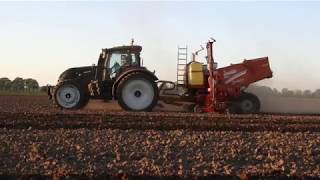 Aardappels poten Planting potatoes Actie op het land met meerdere Valtras en Grimme 8 rij aardapp [upl. by Asirral]