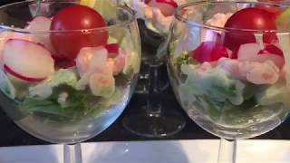 سلطة كؤوس فردية راقيةكوكطيلSalade cocktail crevettes avocat [upl. by Anertac]