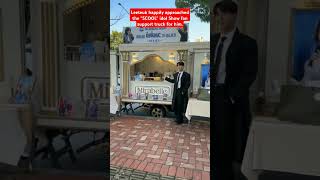 Leeteuk happily approached the quotSCOOLquot idol Show fan support truck for him [upl. by Burner]