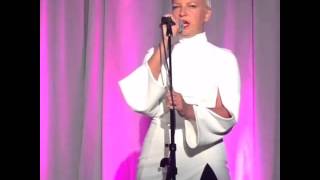 Sia Furler performing Elastic Heart at last nights GEM [upl. by Womack]