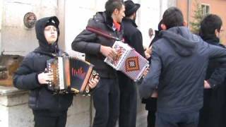 IL PICCOLO MAESTRO PATRIZIO CON IL GRUPPO FOLK A NANINELLA [upl. by Ballou972]