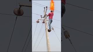 लाइनमैन बिजली के पोल पर electrical lineman shorts video trending viral election [upl. by Gwynne330]