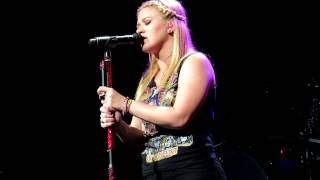 Kelly Clarkson  Fade Into You Charlotte NC [upl. by Swor]