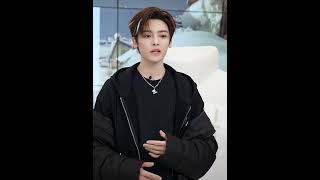 241122 HouMinghao sings Little Poem FangsofFortune ost on MEDM livestream NeoHou 侯明昊 大梦归离 [upl. by Nylinej159]