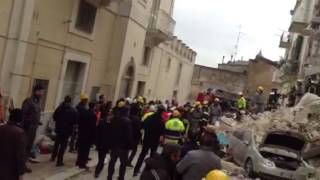 Crollo della palazzina in via Piave a Matera Estratta viva [upl. by Tilda]