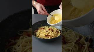 🍝Espaguete à Carbonara a receita italiana com sabor autêntico [upl. by Janenna]