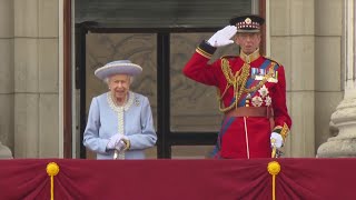 Jubilé dElizabeth II la reine apparaît au balcon de Buckingham Palace [upl. by Auqinal]