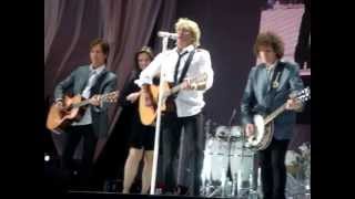 ROD STEWART  DIRTY OLD TOWN  live  LIMERICK 040709 [upl. by Aeduj36]