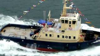 Svitzer Leixoes Tug Boat doing donuts at Lisbon Portugal alongside the Azura at Sailaway May 2010 [upl. by Lough71]