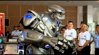 Robot TiTan tại Metalex Vietnam [upl. by Riana]