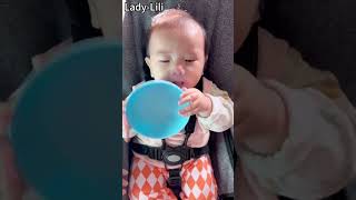 The baby can hold his bowl by himself baby happy dailyvlog cutefunny [upl. by Adnole]