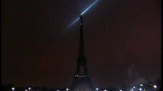 Nouvel An  la Tour Eiffel shabille de lumière [upl. by Assenav140]