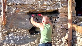 Ristrutturo la mia Baita in Montagna – Demolisco muro in pietra  Nuova finestra  n 68 [upl. by Amalle908]