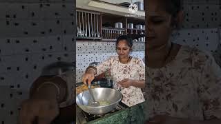 vadheli rotli ma thi new quick recipe 😋  food  janvi patel [upl. by Appolonia]