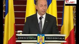 Băsescu Pensiile scad cu 15 salariile bugetarilor cu 25 [upl. by Eenattirb]