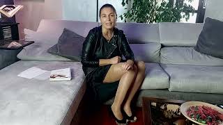 Simona prova le calze autoreggenti Wolford SatinTouch 20 denari color gobi [upl. by Lahpos]