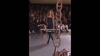 runway fashion supermodel versace gigi model catwalk gigihadid models fashionshow viral [upl. by Australia]