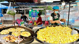 Famous Asian Chef Cooks The Best Seafood Pad Thai amp Crispy Seafood Omelette  Thai Street Food [upl. by Anahir646]